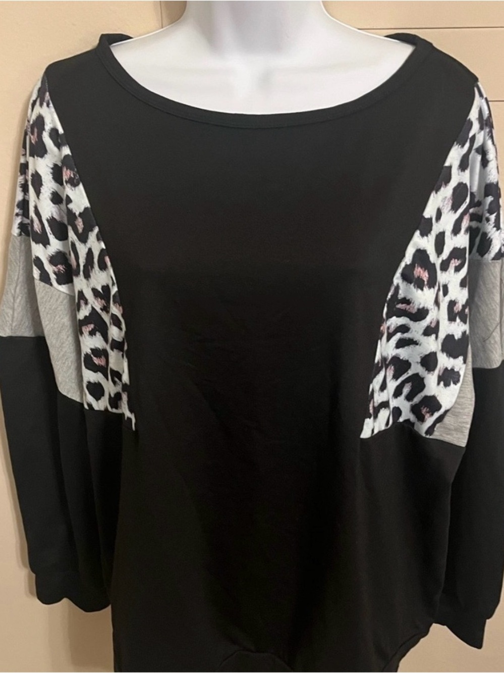 Women’s Black Leopard-Accent Pullover Top